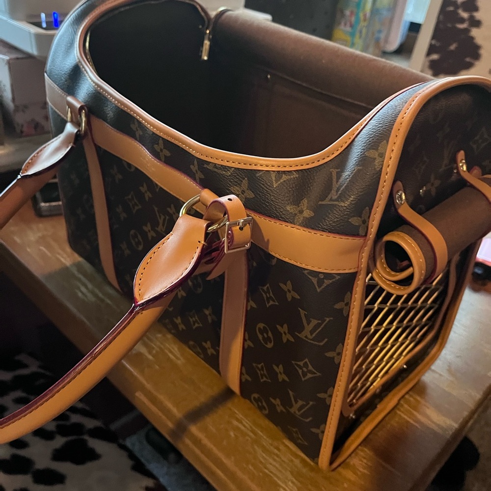 Pet carrier